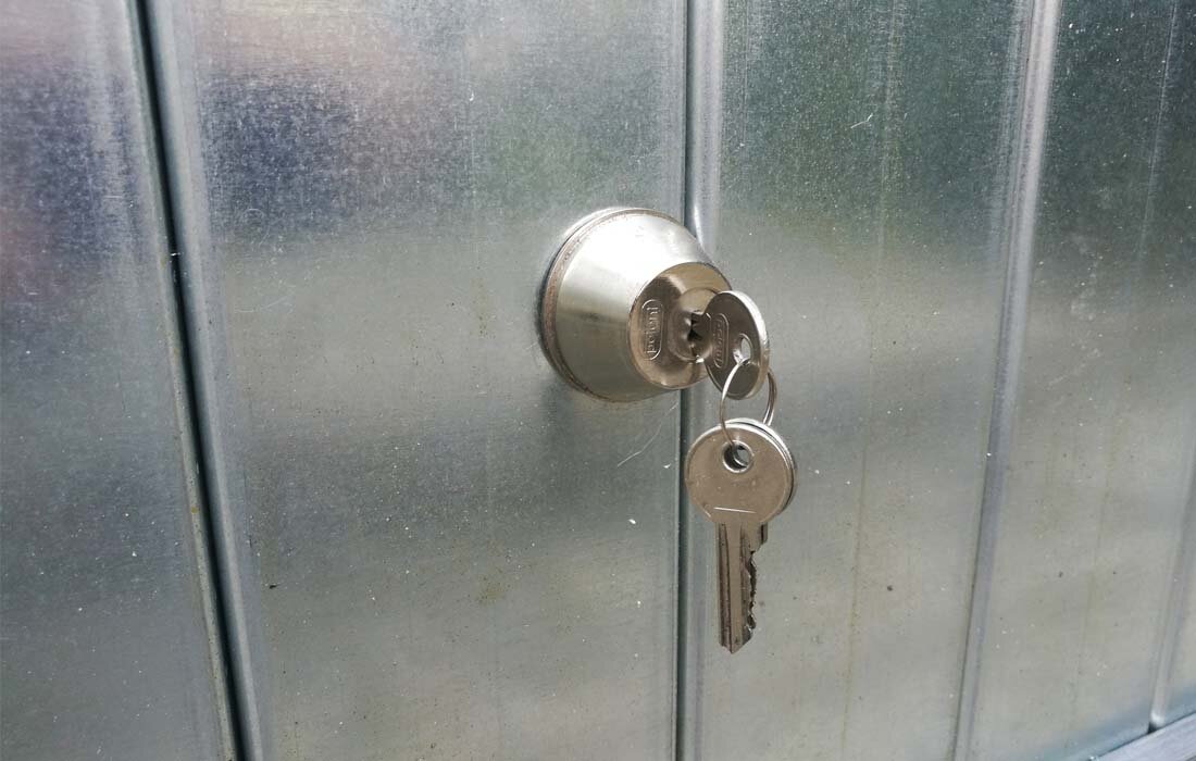 protezione-serratura-porta-basculante-ZINCATA