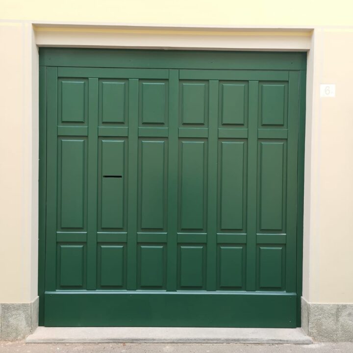 Basculante SecureMe di sicurezza laccata in tinta verde, molto robusta e elegante. Con accessorio buca lettere